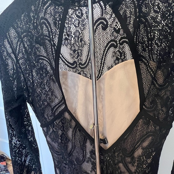 Black lace dress 
Large 
From Windsor - Picture 8 of 10